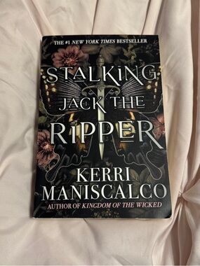 Stalking Jack the Ripper by Kerri Maniscalco - Paperback